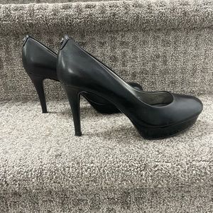 Tahari platform pumps